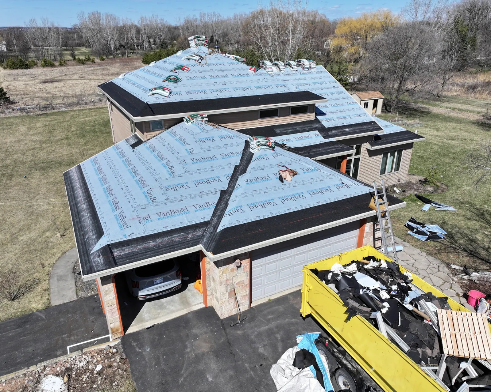Roofing project before 3 Brothers Construction started