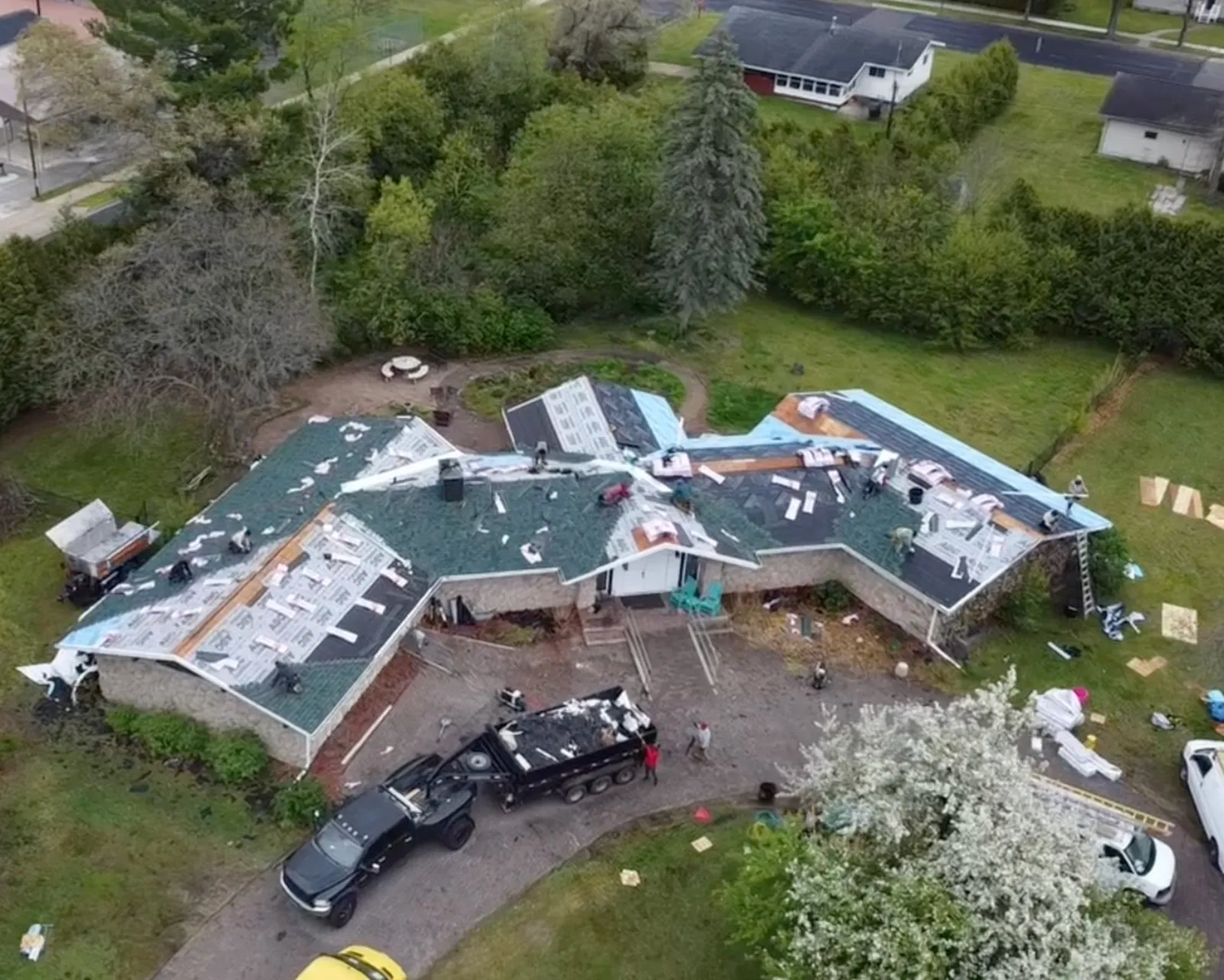 Roofing project before 3 Brothers Construction started